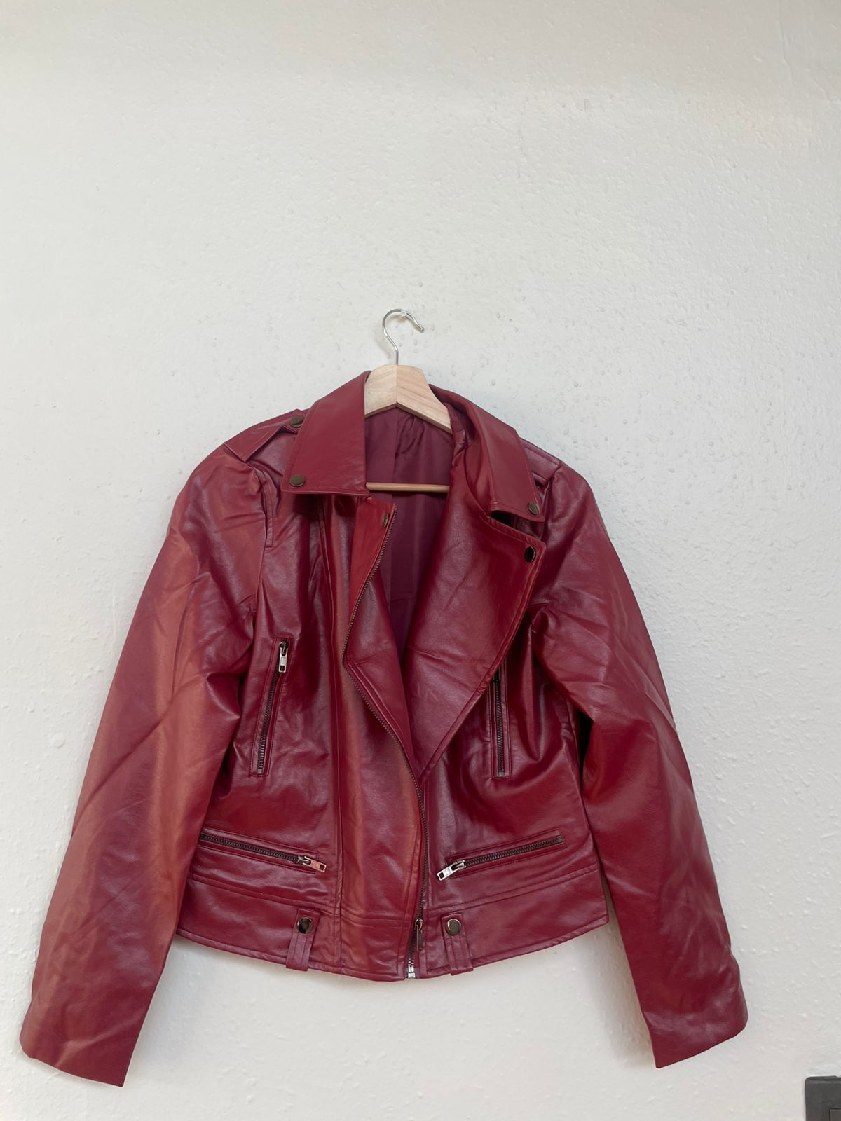 Chaqueta eco cuero burdeo