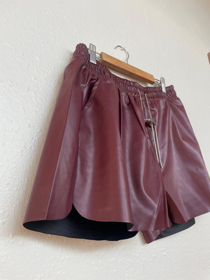 Short estilo Prada de eco cuero
